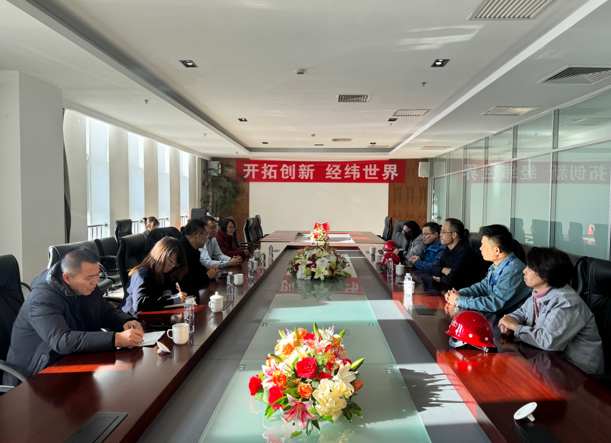 1738897255901257.jpg 鎮領導新春訪企.jpg